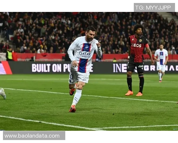 帕迪称梅西GOAT引甲亢哥激烈争执:绿茵场上的“神”与“凡人”之辩